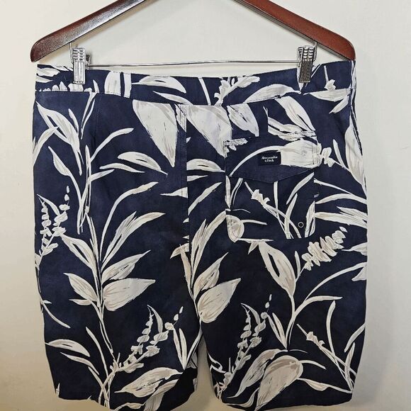 Abercrombie & Fitch Stretch Swim Stretch Trunks Mens Blue and White Foiliage Siz - Picture 2 of 5